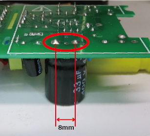 8mmピッチの電解コンデンサ