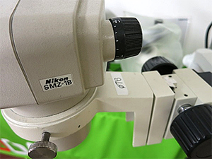 顕微鏡用スムースアームに取付け可能な顕微鏡