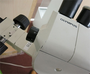 顕微鏡用スムースアームに取付け可能な顕微鏡